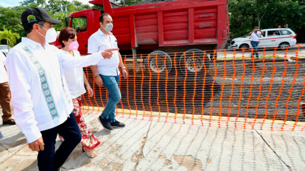 Para impulsar las actividades turísticas y agrícolas, Quintana Roo gestiona la reconstrucción de carreteras: Carlos Joaquín
