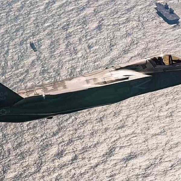 Avión británico F35 se estrella en el Mar Mediterráneo