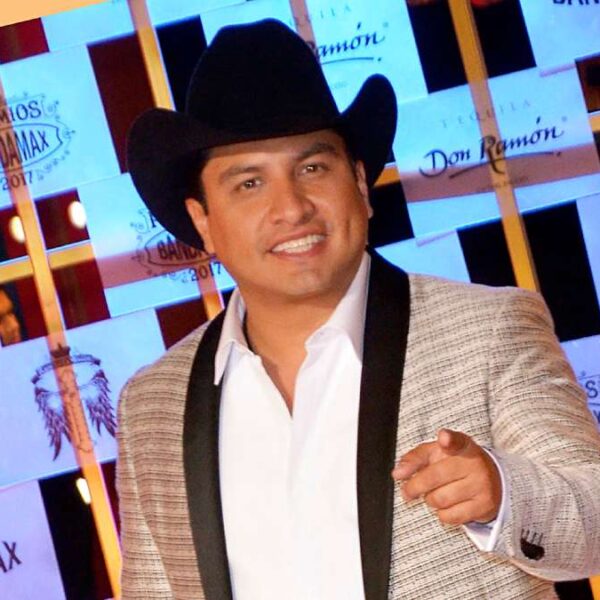 Julión Álvarez cancela concierto tras amenazas en narcomantas