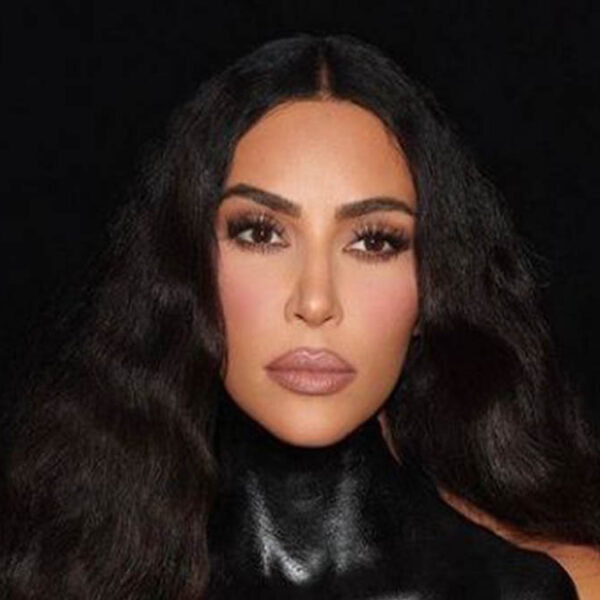 Kim Kardashian evacua futbolistas afganas a Reino Unido