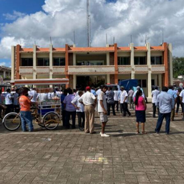 Con marcha de protesta, exigen legalidad transportistas de FCP