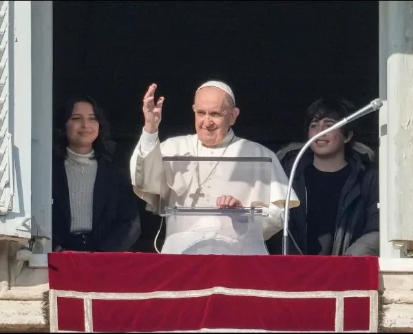 Llama el Papa Francisco a escuchar clamores de pobres y olvidados.