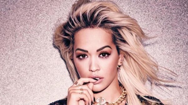 Rita Ora aumenta la temperatura con su sensualidad
