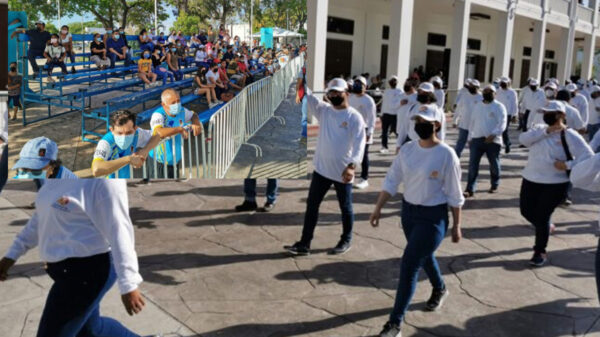 Deslucido desfile de aniversario de la Revolución en Chetumal