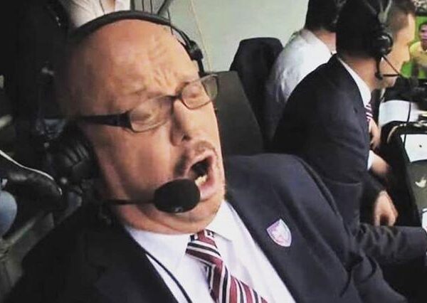 Perro Bermúdez se "tatua" el escudo de Atlas en la cabeza