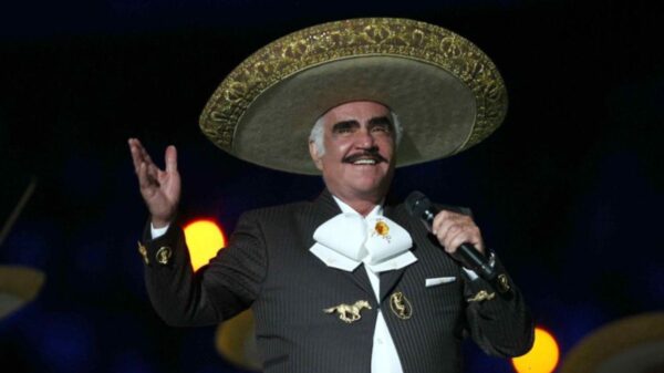 Fallece Vicente Fernández, ídolo de la música mexicana.
