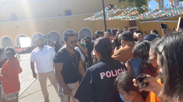 Luis Fonsi graba video en Izamal; enloquece a sus fans