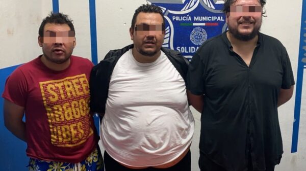 Playa del Carmen: Detienen a presuntos narcomenudistas en la zona de playas.