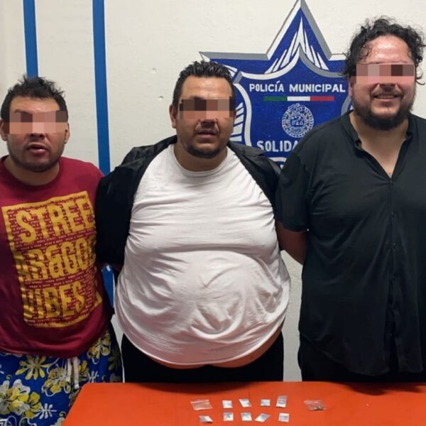 Playa del Carmen: Detienen a presuntos narcomenudistas en la zona de playas.