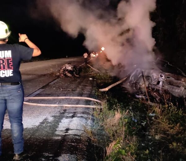 Conductor muere calcinado en un choque en Tulum.