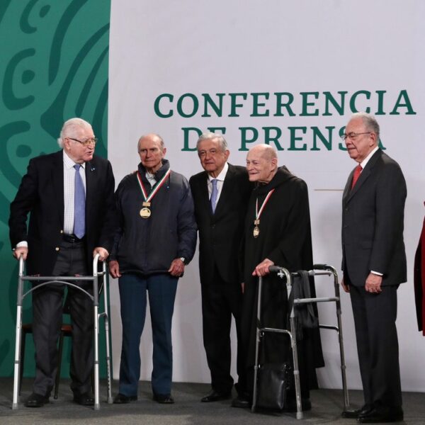 Entrega AMLO los Premios Nacionales de Arquitectura e Ingeniería