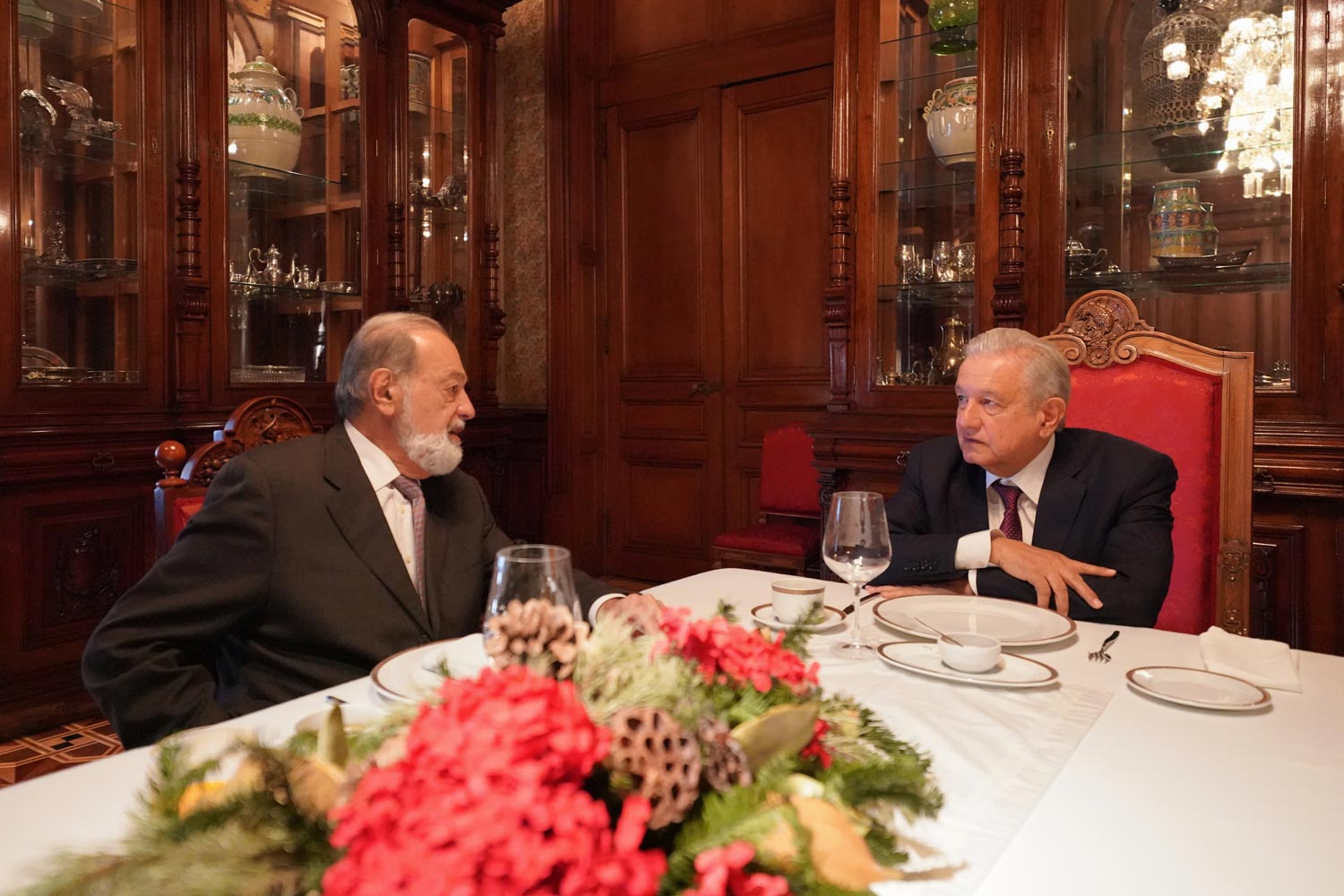 Agradece el Presidente López Obrador al empresario Carlos Slim, el pago de impuestos de su empresa América Móvil.