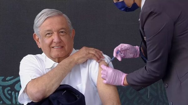 Recibe AMLO dosis de refuerzo anti Covid-19