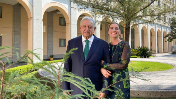 AMLO y su esposa Beatriz Gutiérrez Müller envían emotivo mensaje