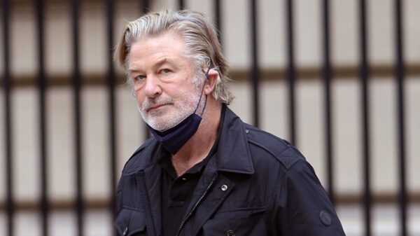 Alec Baldwin envía mensaje de Navidad y menciona la tragedia de “Rust”