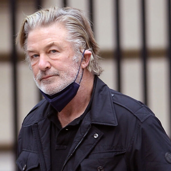 Alec Baldwin envía mensaje de Navidad y menciona la tragedia de “Rust”