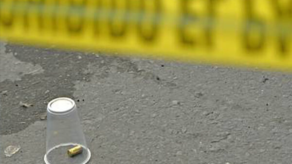 A balazos, mujer policía somete a ladrón en CDMX