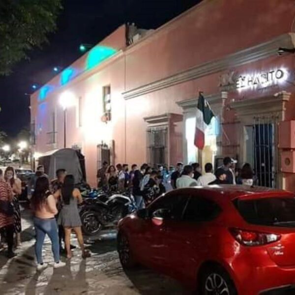 Un policía herido y cuatro personas muertas tras ataque a bar