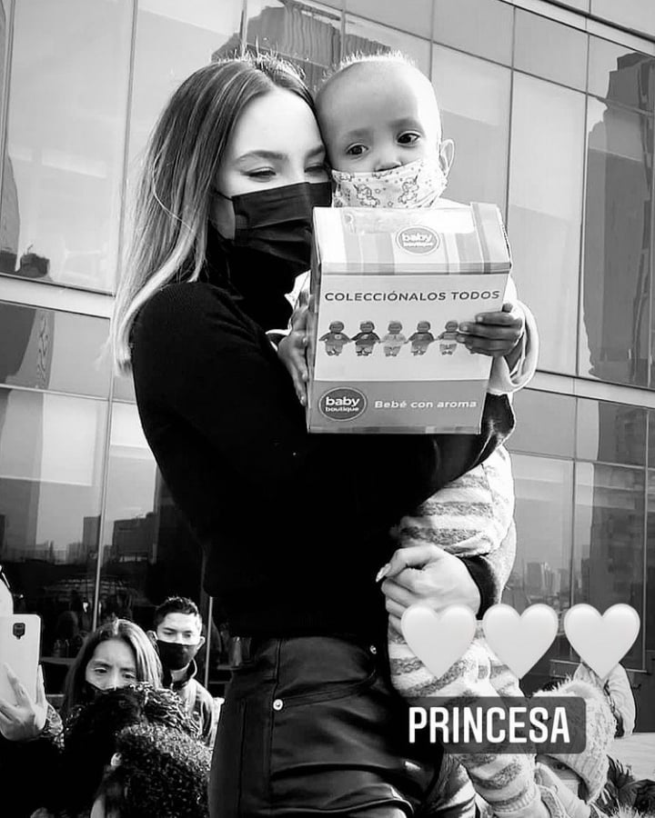 Belinda entrega quimioterapias como regalo de Navidad a niños con cáncer