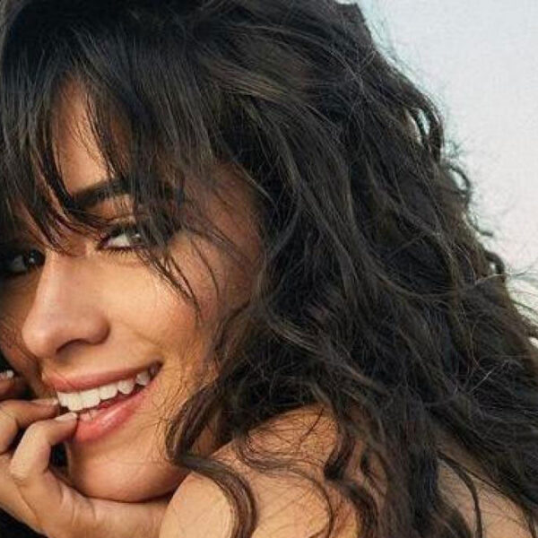 Camila Cabello hace actuación navideña en la Casa Blanca estilo mexicano