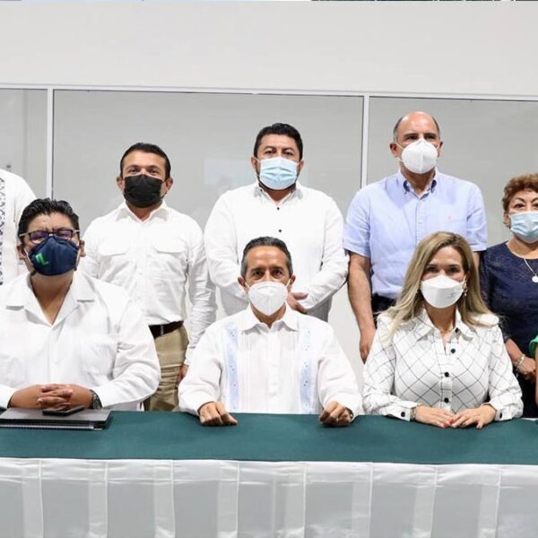 Refrenda Carlos Joaquín su compromiso de mejorar el nivel de vida en Quintana Roo