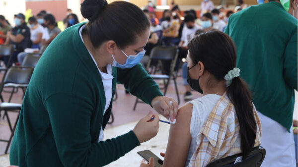 Quintana Roo vacuna contra la Covid-19 a adolescentes de 15 a 17 años sin comorbilidades