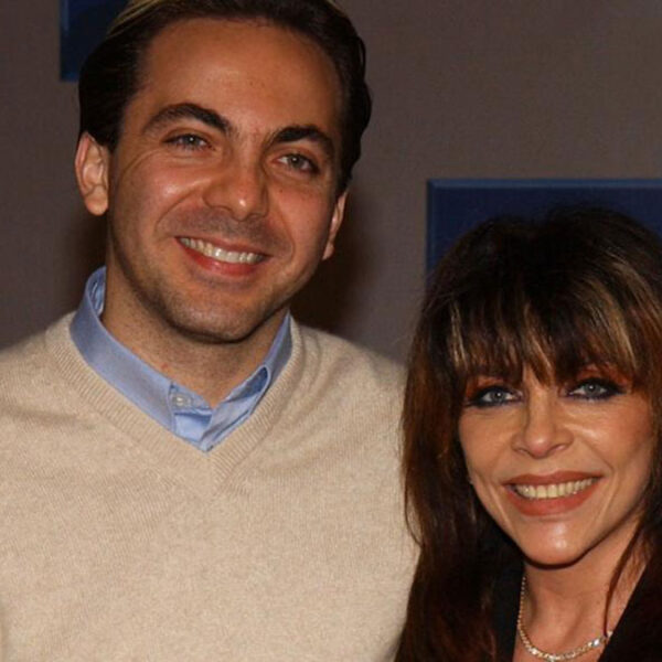 Cristian Castro cumple 47 años y así lo felicita su madre Verónica Castro