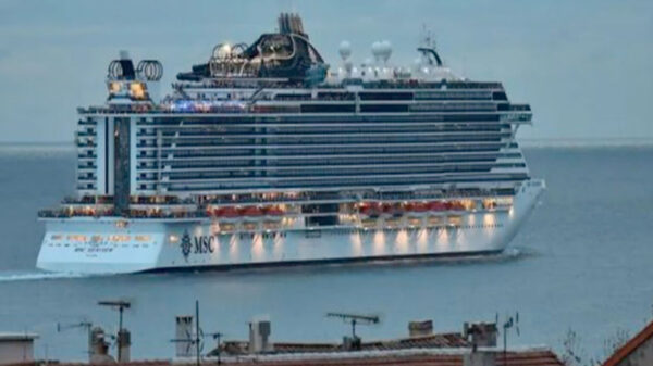 Muere adolescente al caer de crucero; aseguran se suicidó