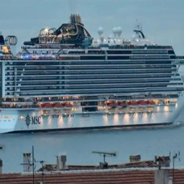 Muere adolescente al caer de crucero; aseguran se suicidó