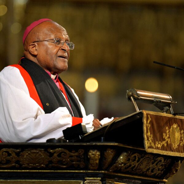 Desmond Tutu, símbolo anti apartheid, fallece a los 90 años