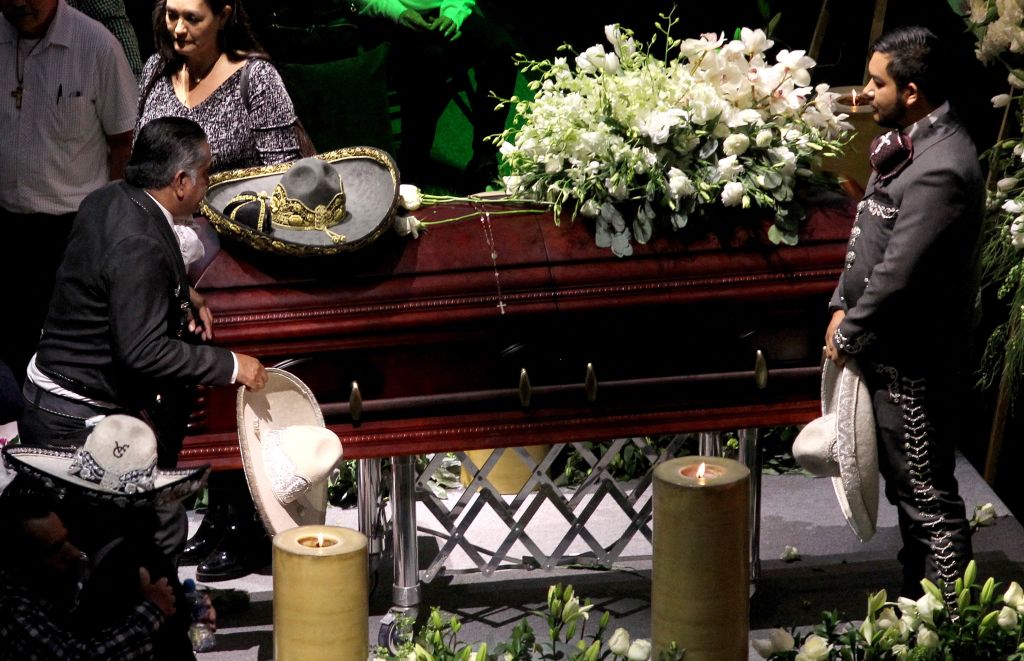 Despiden con mariachis a Vicente Fernández en la Arena VFG