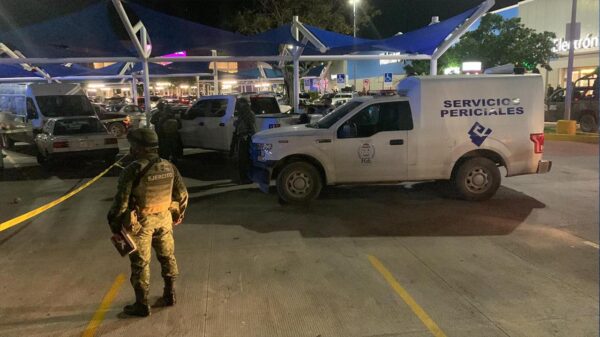 Ejecutan en Cancun a hombre en estacionamiento de supermercado 