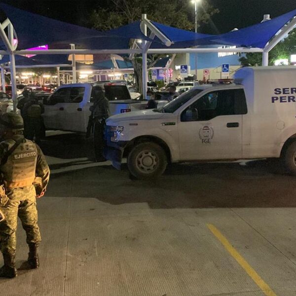 Ejecutan en Cancun a hombre en estacionamiento de supermercado 