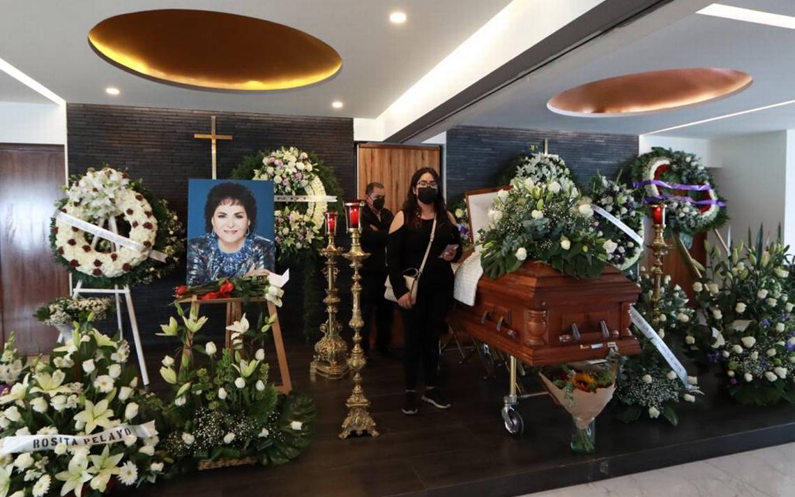 Familiares y amigos se despiden de Carmen Salinas