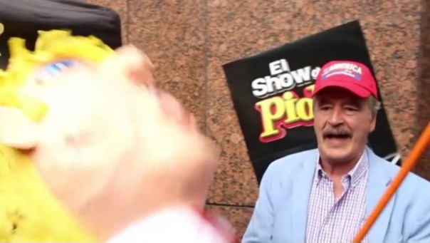 Una señal de que algo se aflojó en la cabeza de Vicente Fox es cuando fue a romper una piñata de Donald Trump a una estación de radio en Los Angeles, EU