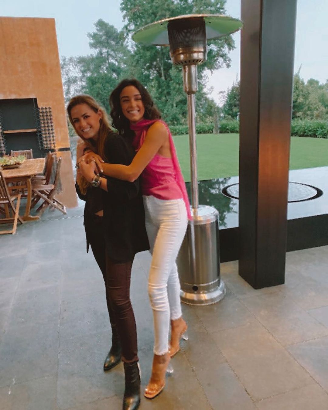 Hijas de Biby Gaytán se reúnen con las hijas de EPN en España