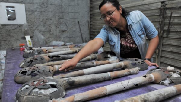 Descubren cerca de Plaza Garibaldi una rica ofrenda mexica.