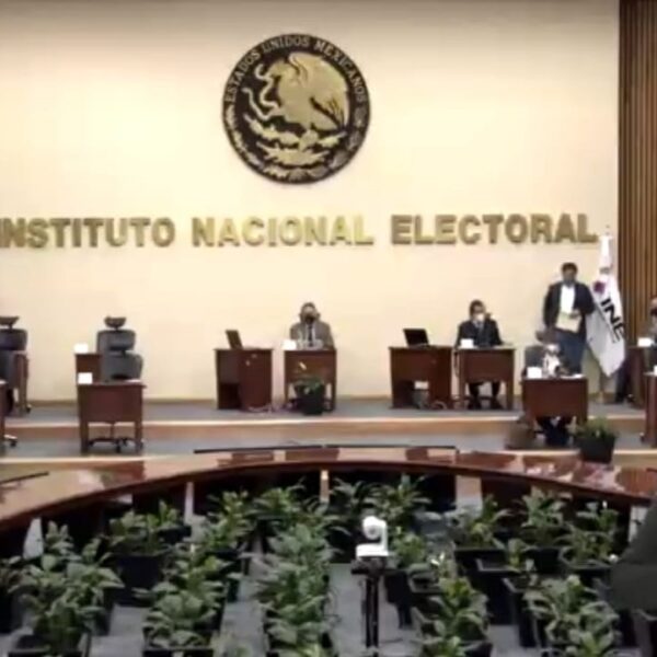 Arrincona al INE: “bájense privilegios, ahorren, y luego vemos con SHCP”