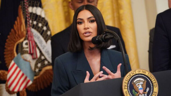 Kim Kardashian aprueba examen de Derecho; ya podrá ser abogada