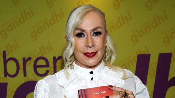 Laura Zapata lee poema de sus vivencias y abuso sexual en la infancia