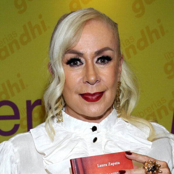 Laura Zapata lee poema de sus vivencias y abuso sexual en la infancia