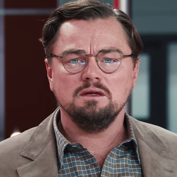 Leonardo DiCaprio lleva a sus perros al set de grabación y acaban en lago congelado