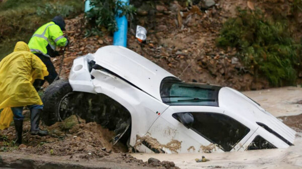 Por intensas lluvias mueren cuatro personas en Baja California