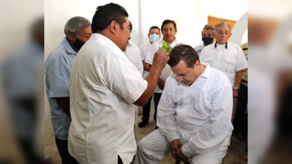 Dignatarios mayas nombran a Luis Alegre en el centro ceremonial de la Cruz Parlante, Nohoch Tatich (Gobernador)