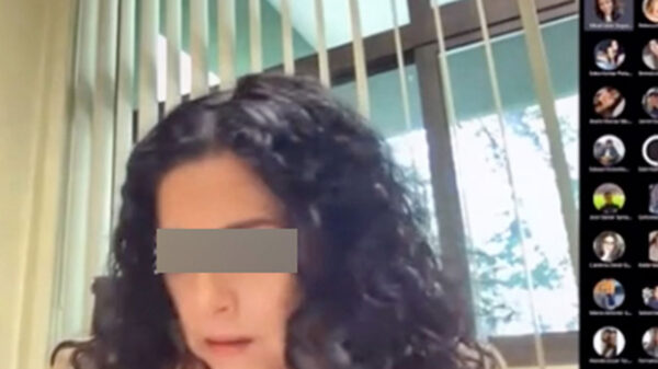 Maestra se indigna porque alumno le dice ‘miss’ durante las clases en línea