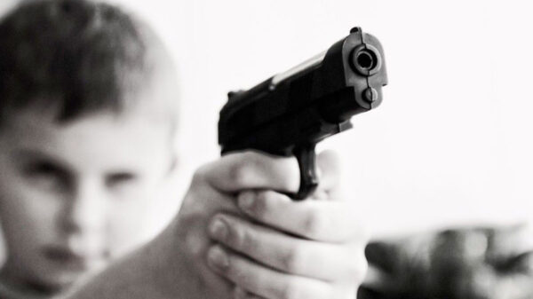 Menor de tres años se dispara accidentalmente y muere