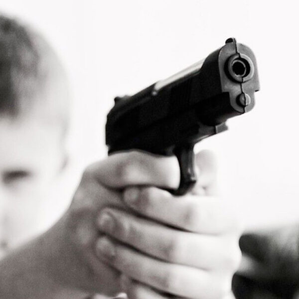 Menor de tres años se dispara accidentalmente y muere