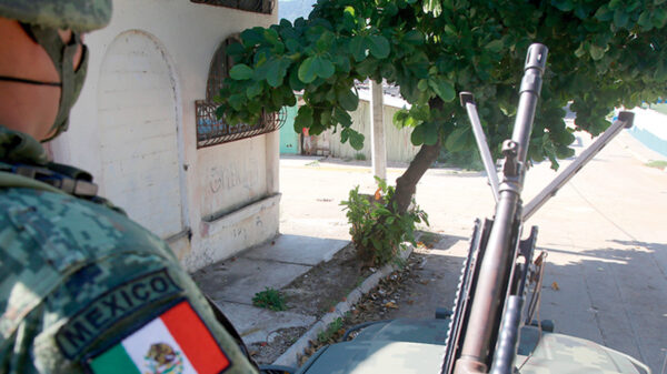 Balacera entre grupo armado y militares deja dos muertos y 17 detenidos