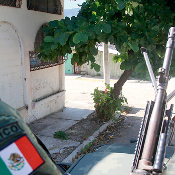 Balacera entre grupo armado y militares deja dos muertos y 17 detenidos