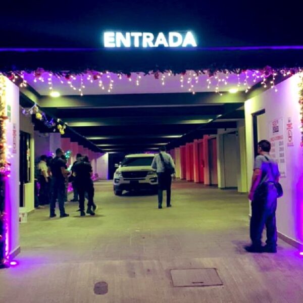 Saldo de cuatro detenidos tras aseguramiento a motel en Cancún.